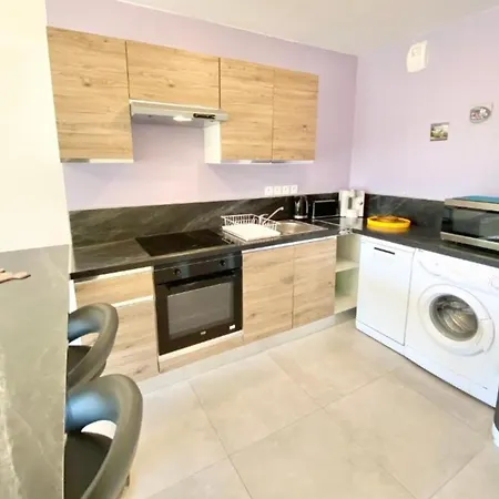 Apartment Beautiful Apartment For 5 With Swimming Pool *