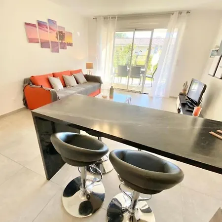 Beautiful Apartment For 5 With Swimming Pool