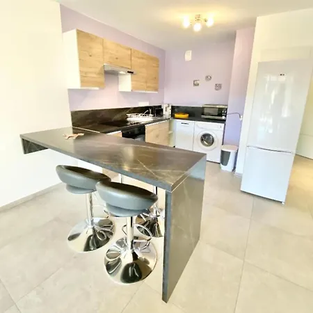 Beautiful For 5 With Swimming Pool Apartment *