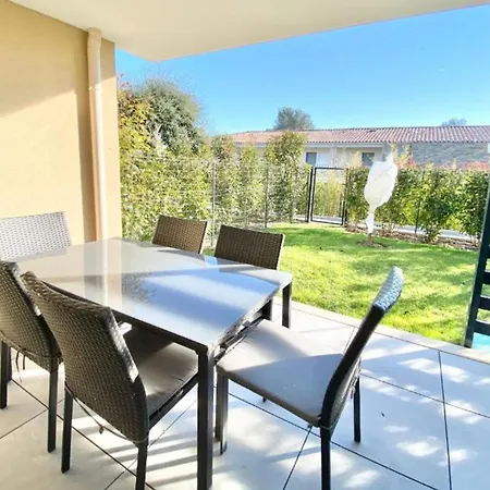 Apartman Beautiful For 5 With Swimming Pool Saint-Raphaël