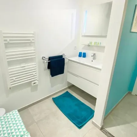 Beautiful Apartment For 5 With Swimming Pool Saint-Raphael (Var)