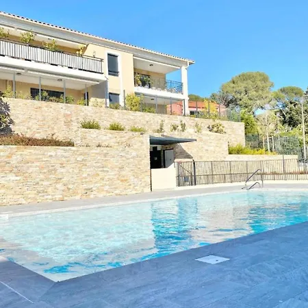 Beautiful Apartment For 5 With Swimming Pool
