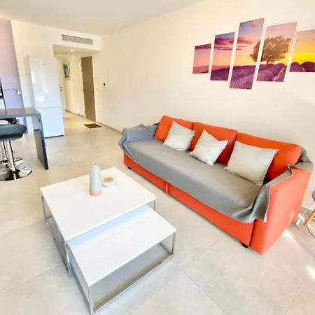 Apartment Beautiful For 5 With Swimming Pool
