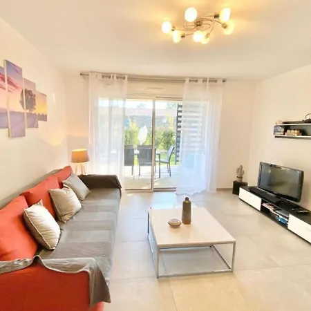 Beautiful For 5 With Swimming Pool Apartment