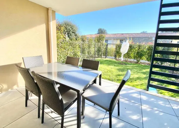 Apartman Beautiful For 5 With Swimming Pool Saint-Raphaël