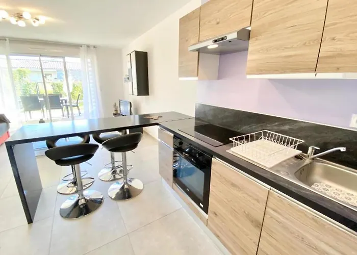 Beautiful For 5 With Swimming Pool *