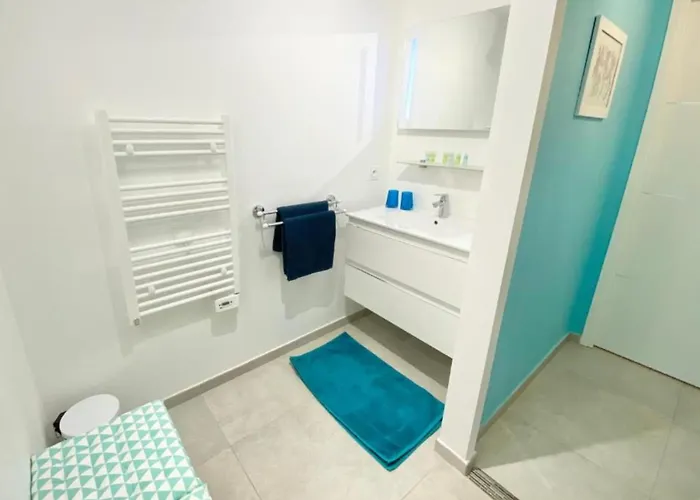 Beautiful For 5 With Swimming Pool Saint-Raphaël