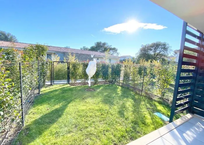 Beautiful For 5 With Swimming Pool 아파트